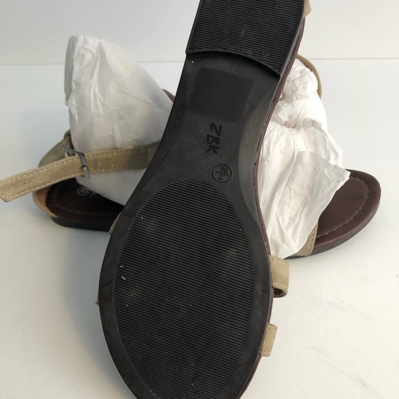 SOS - Gladiator Style Sandal - woman’s Size - 8 - Picture 5 of 6